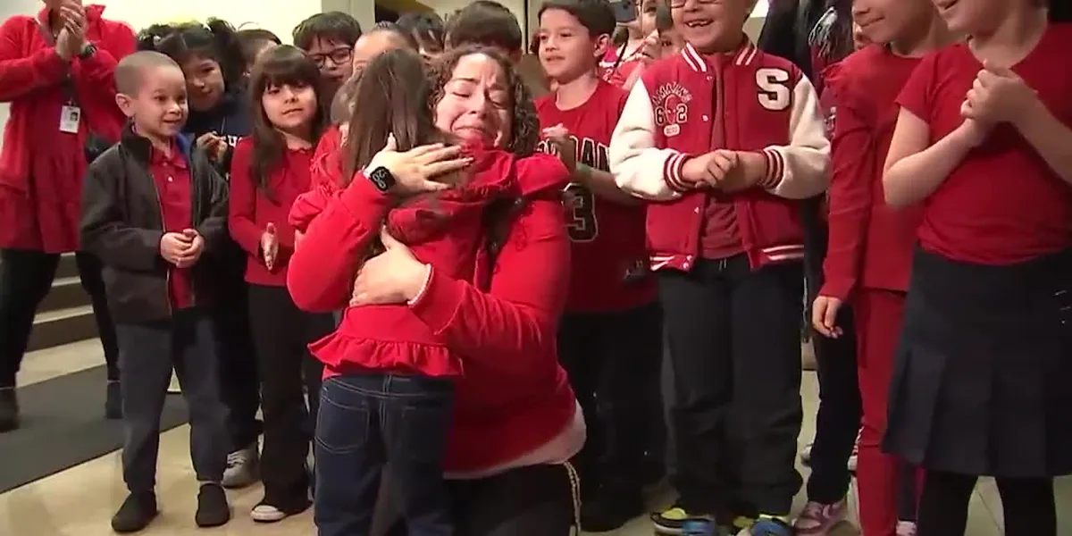 6-year-old heart transplant survivor receives warm welcome on first day back to school
