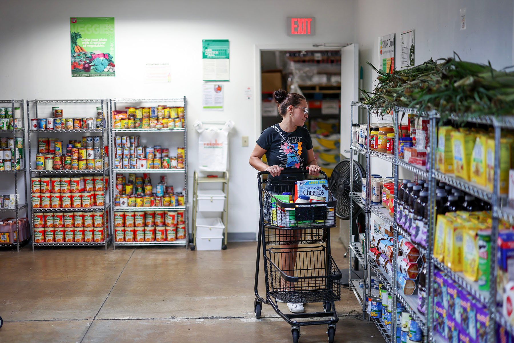 Food banks step up as SNAP and WIC benefits disappear. It won’t be enough.