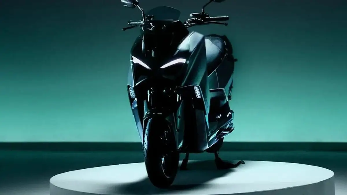 टीवीएस ने लॉन्च किया धांसू टीजर – आप भी देख लो 150 km रेंज वाला 2026 TVS M1 S Electric Scooter