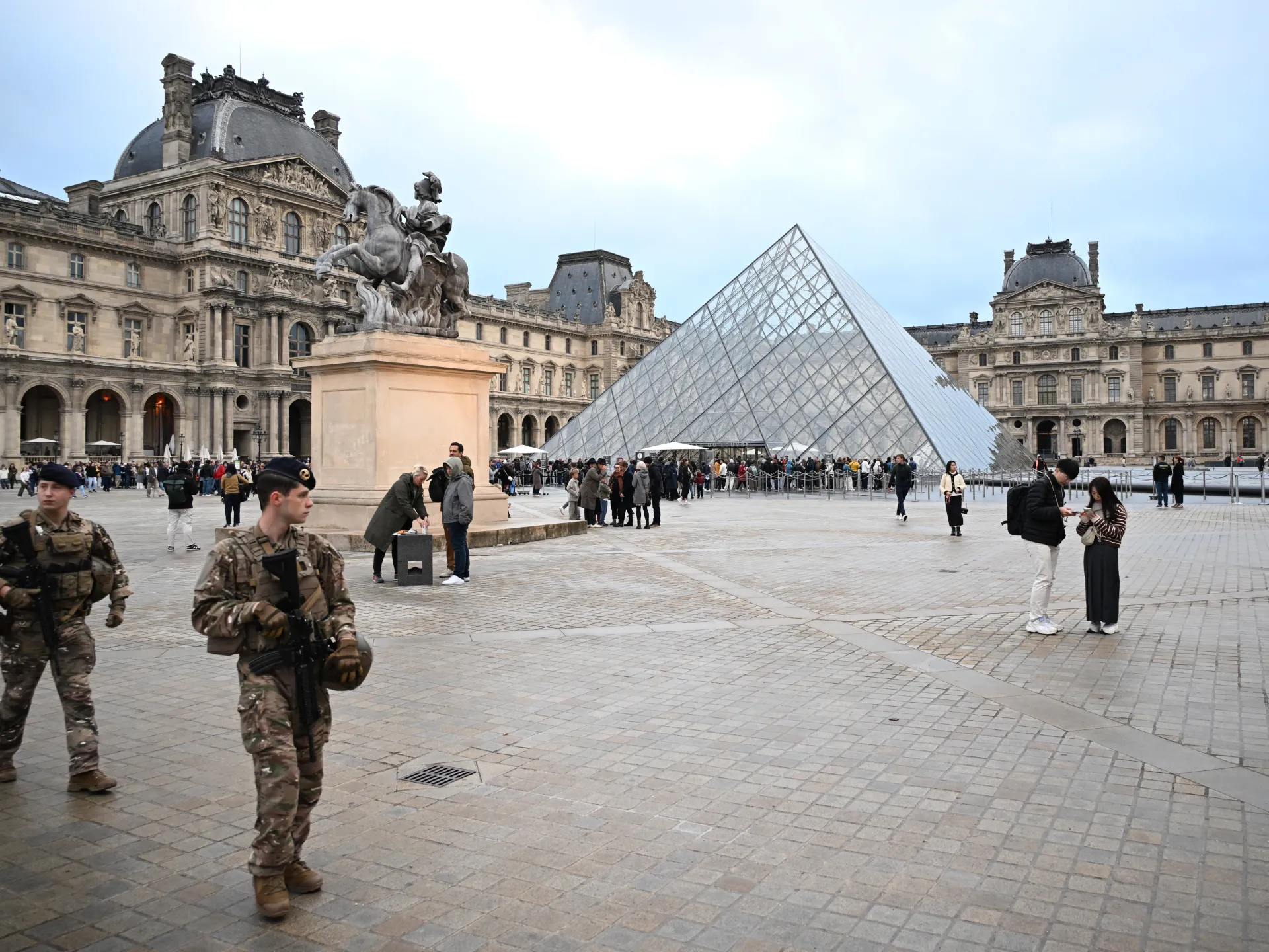 Two suspects from Louvre jewellery heist arrested by French police: Reports