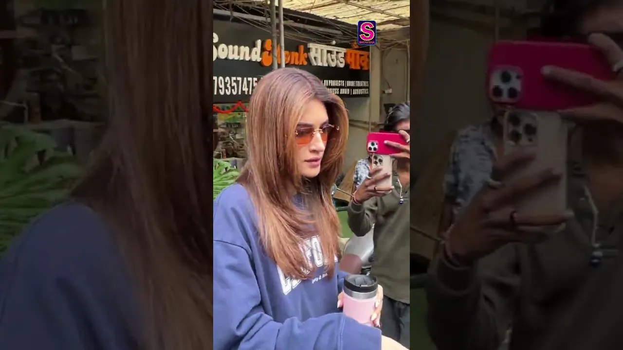 Kriti Sanon Spotted Post-Salon in Mumbai | Effortless Glow & Chic Look | Bollywood Celebrity | N18S