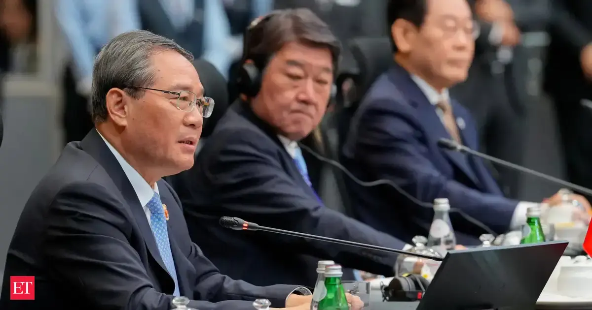 China and ASEAN, hit by U.S. tariffs, sign upgraded free trade pact