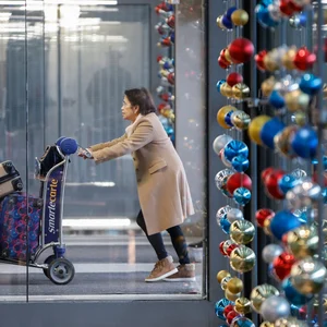 Bonne nouvelle pour les voyageurs : les tarifs aériens devraient être plus bas cette saison des fêtes.