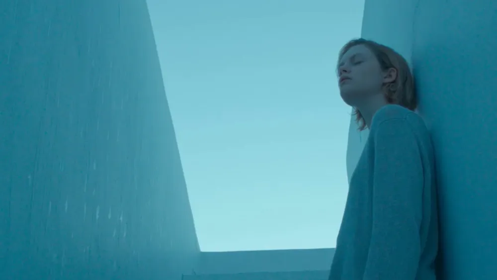 'Satisfaction' Digs Up Buried Trauma of Couple on Greek Island Holiday