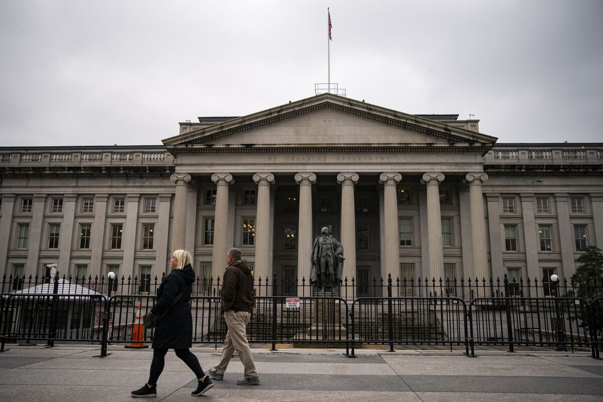 Treasuries Dip After Fed Cuts Rates on Worries Over Job Hiring