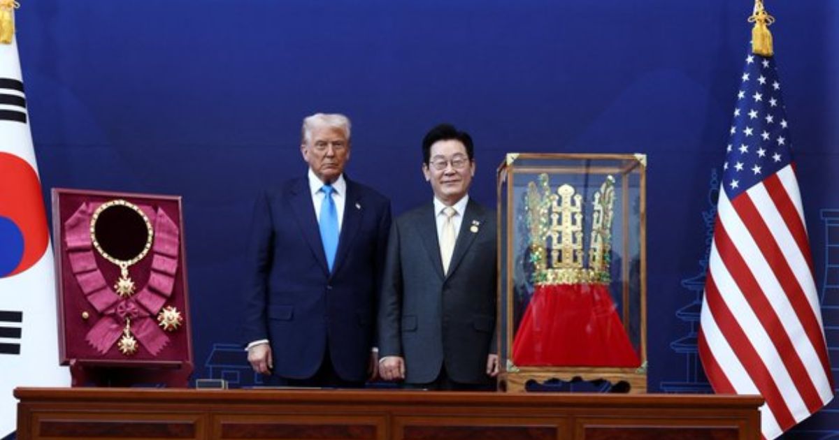 King Donald Trump? — President Looked Mesmerized By The Gold Crown Gifted to Him By South Korean President