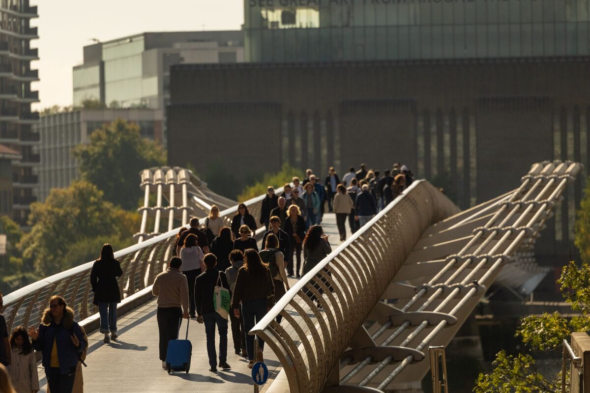 Raising UK Taxes Tops List of Reeves’ Budget Repair Options