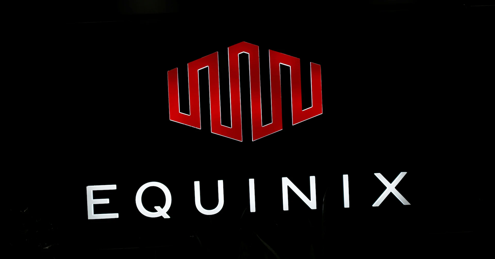 Data center operator Equinix lowers 2025 revenue forecast, facing deal-closure delays