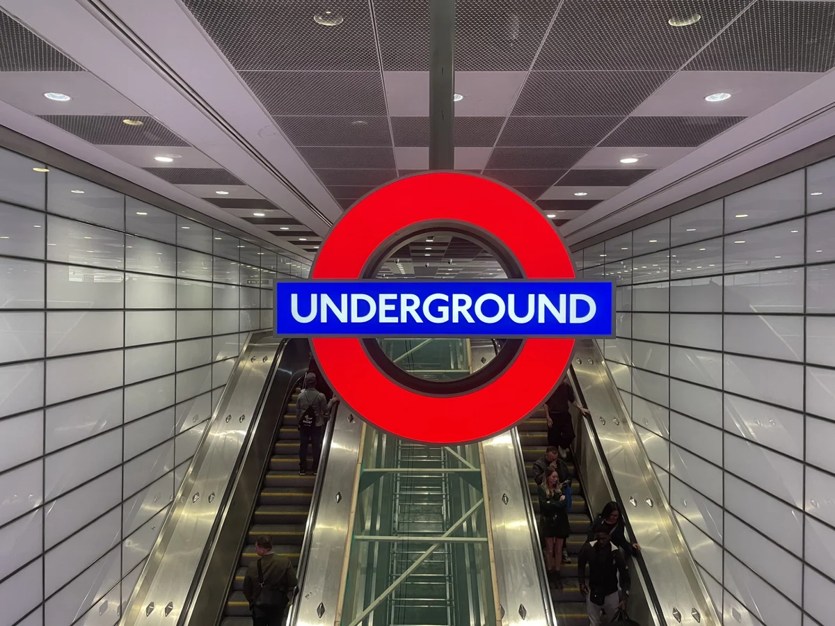London travel news LIVE: Metropolitan line closure hits commute as signal failures cripple TfL services