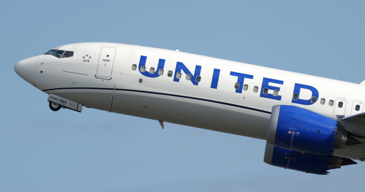 United Airlines Plane Delayed 4 Hours After Fight Between Flight Attendants