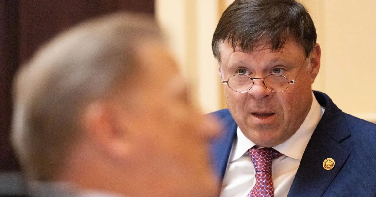 Senate Republicans move to derail redistricting