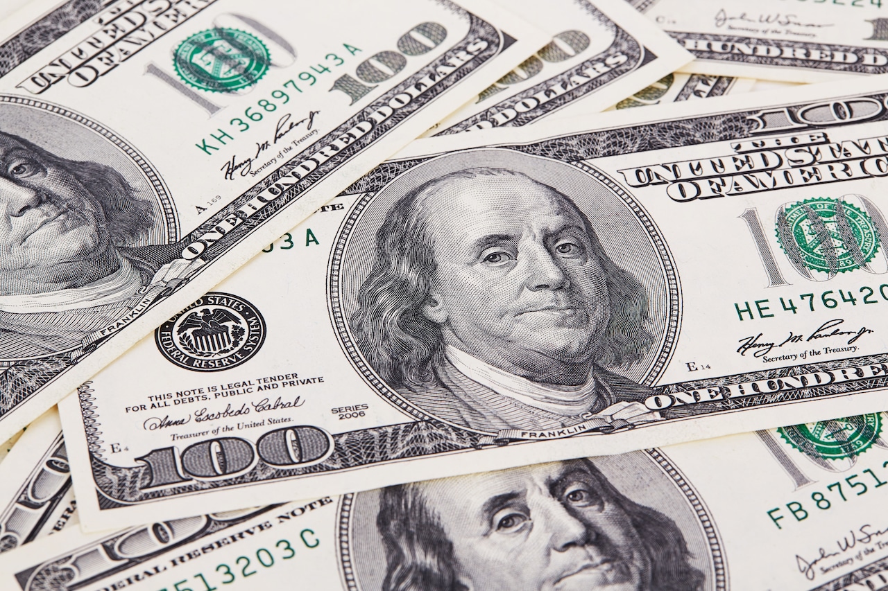 Miss Manners: You left your purse alone for 3 minutes; would it be rude for me to say something?