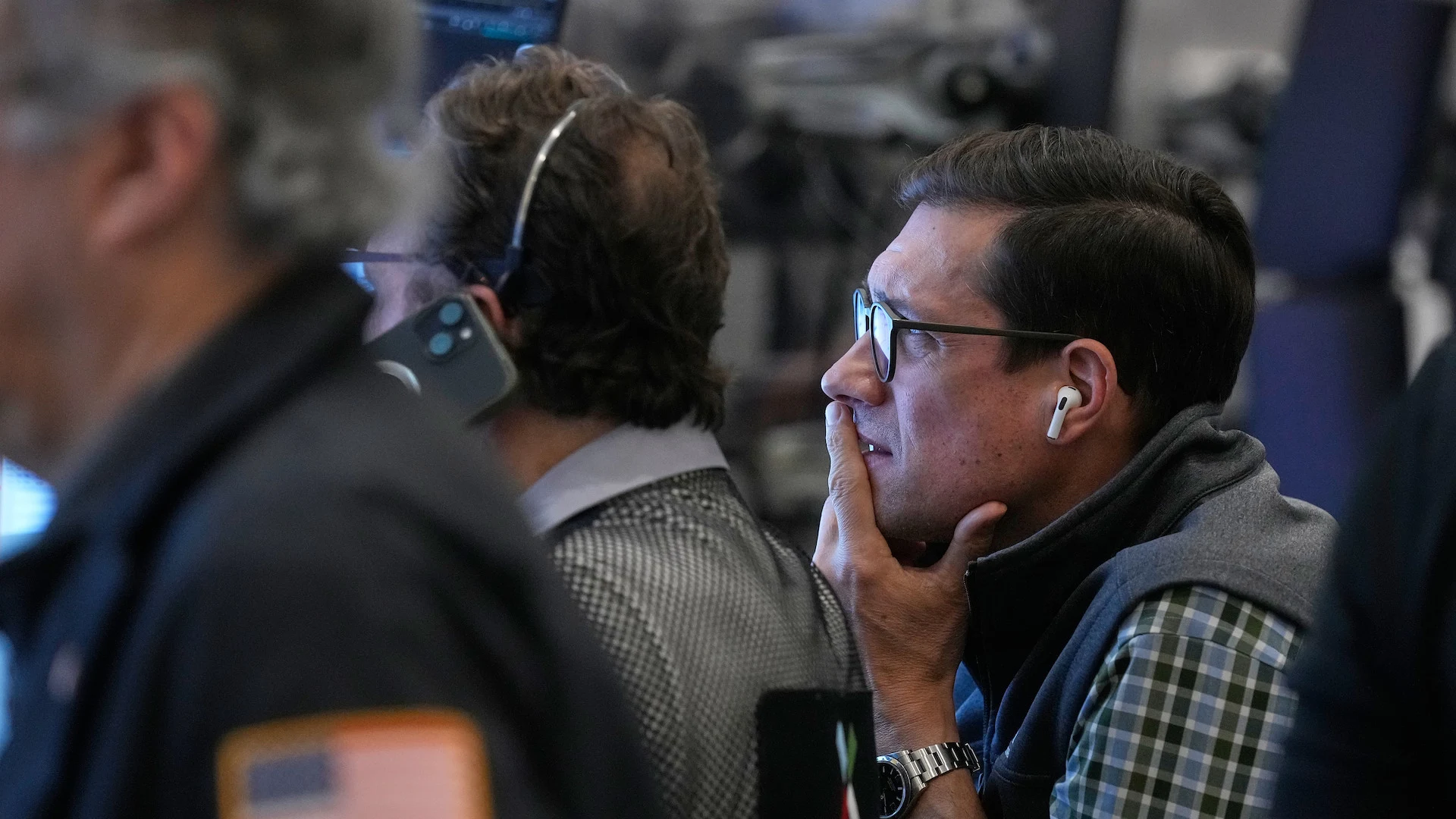 Markets rise on earnings as Wall Street waits for a Fed announcement