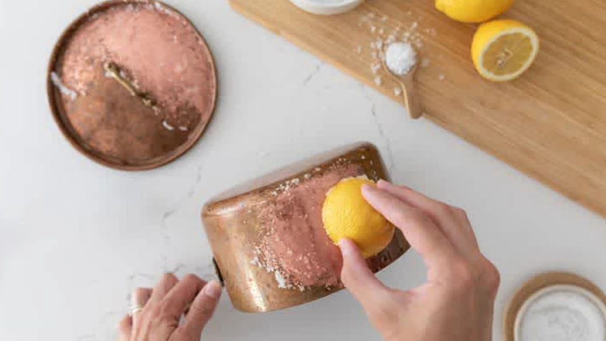 Brass Cleaning Tips : काले पड़ चुके पीतल के बर्तन को बनाएं चमकदार, बस अपनाएं ये देसी उपाय