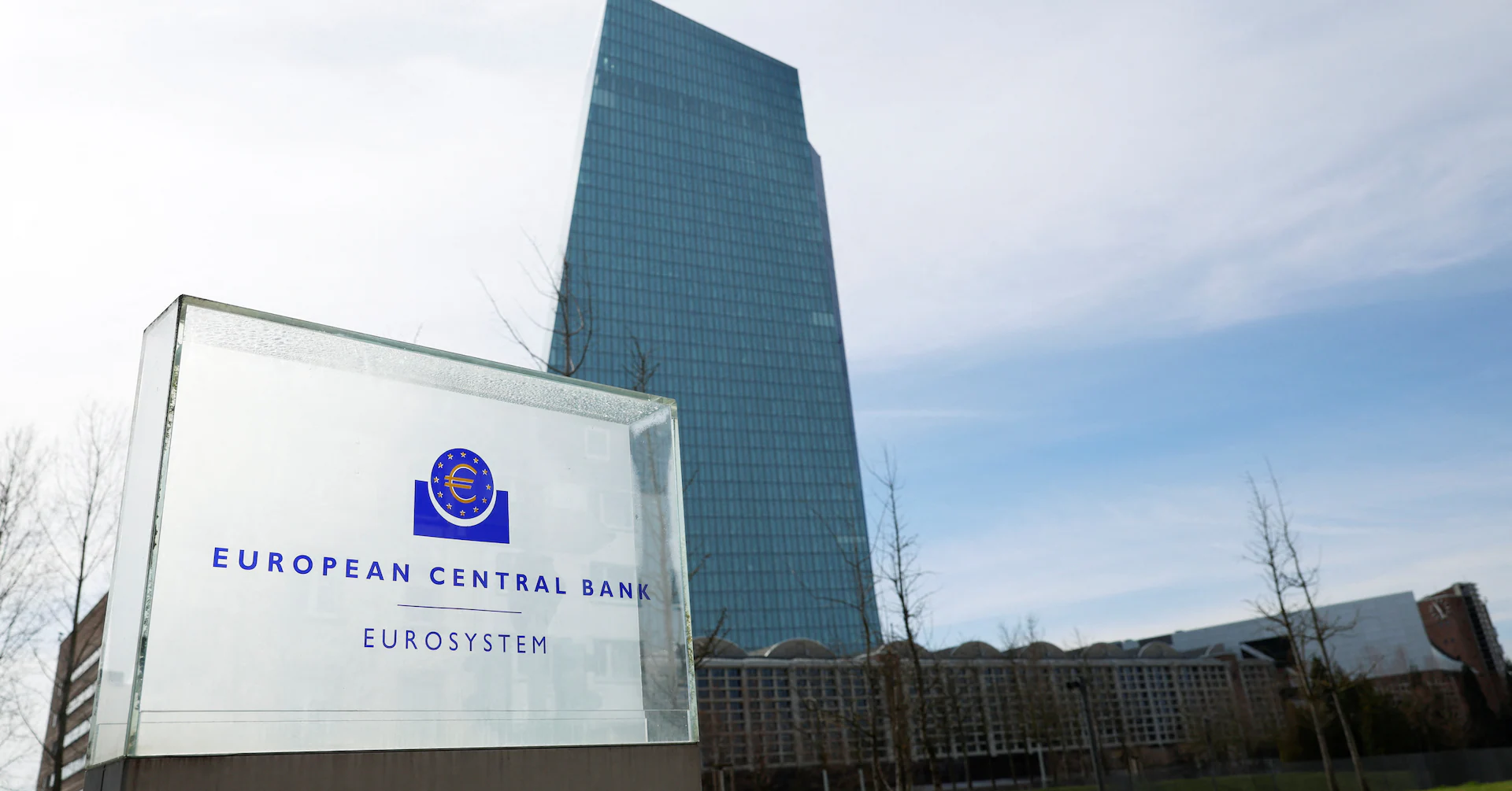 Euro zone growth beats forecasts as France outperforms