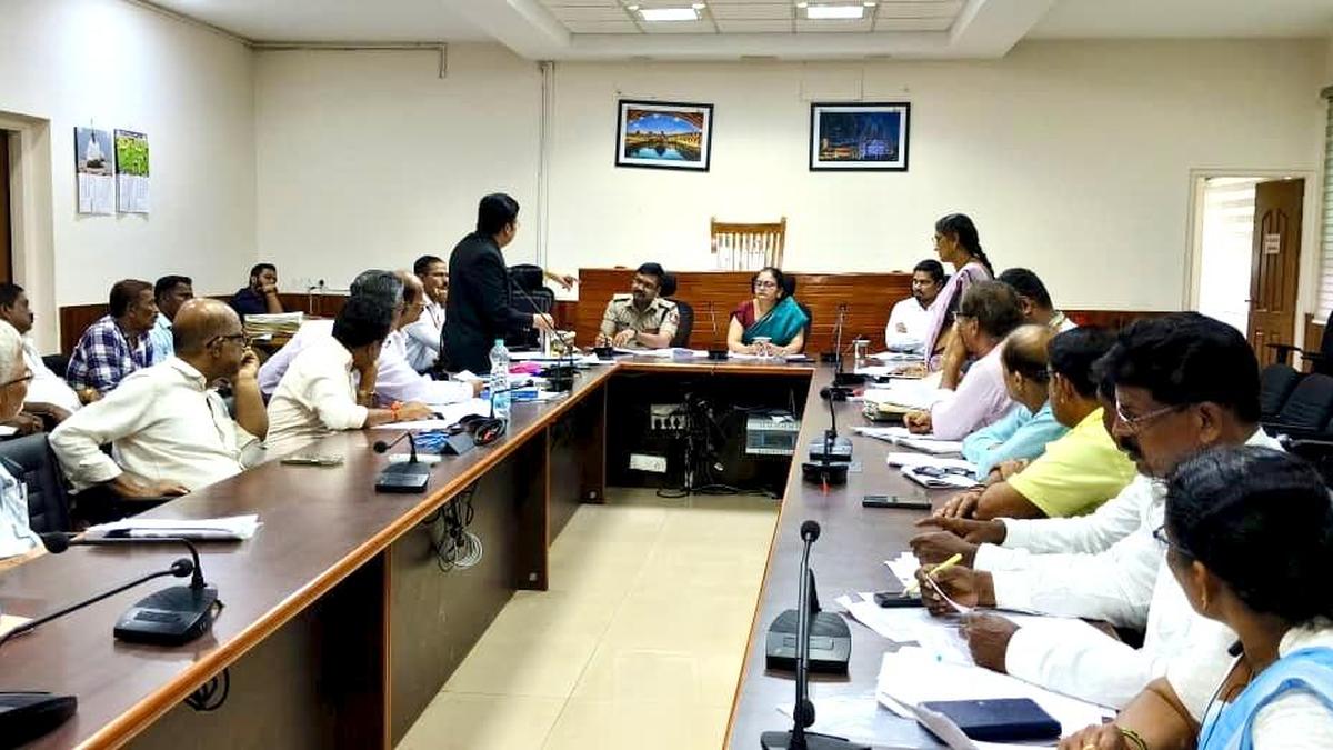 Activists, others object to private bus operators scuttling operations of KSRTC buses in Udupi