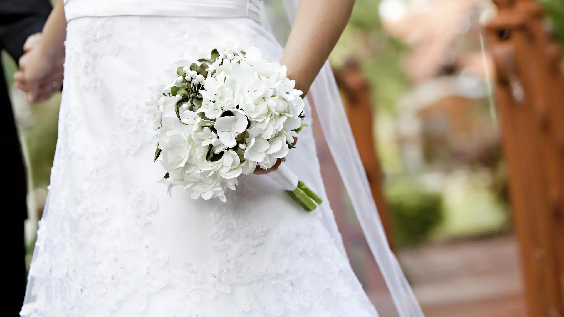 5 Spanish wedding traditions that highlight importance of family ties