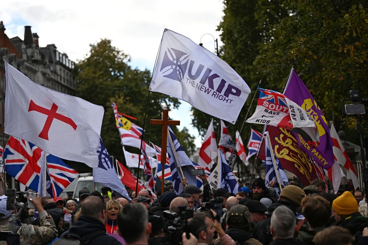 Masked Muslim protesters vow to ‘defend our community’ as UKIP march moved to central London