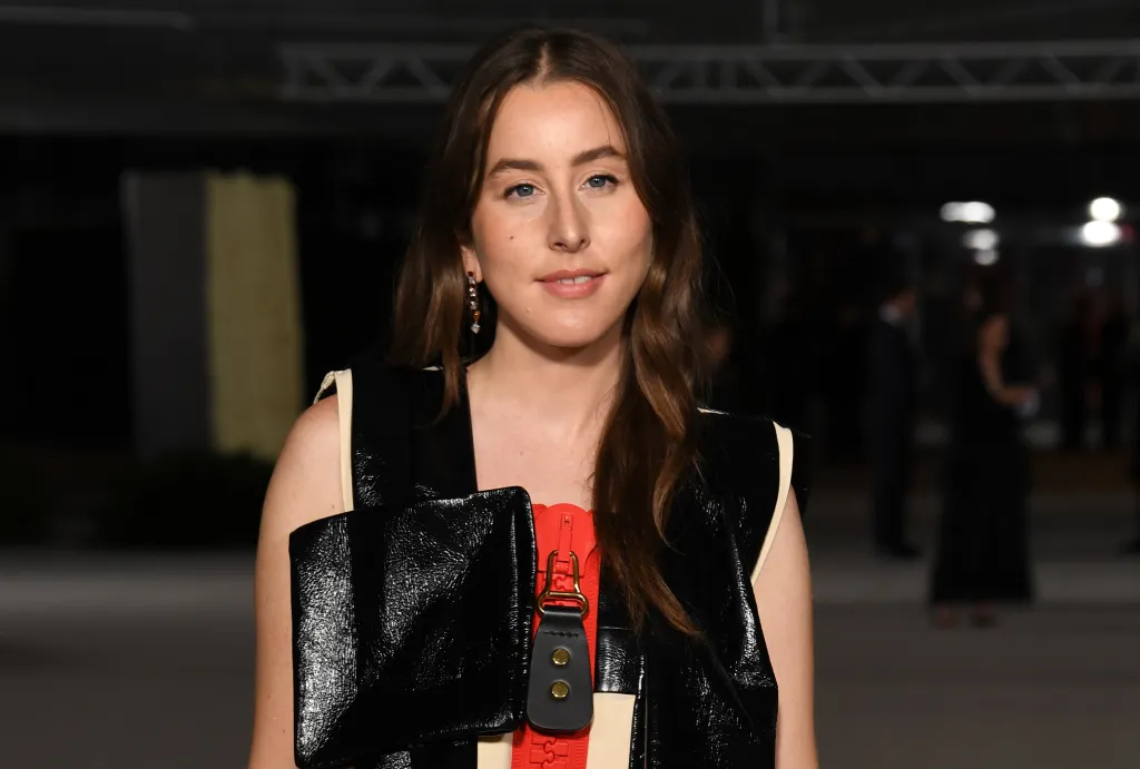 Alana Haim Joins 'The Heidi Fleiss Story' Opposite Aubrey Plaza
