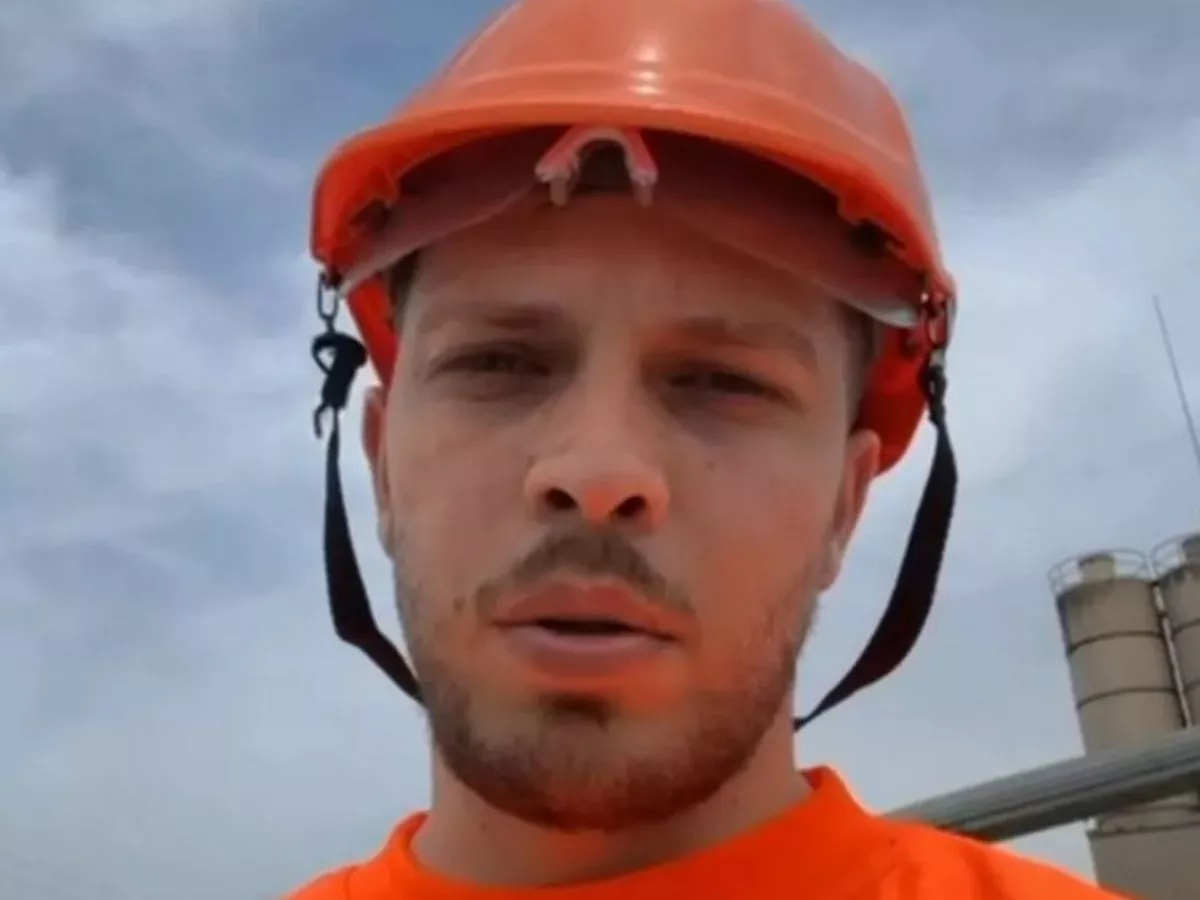 'I played with Cristiano Ronaldo but now I'm laying bricks after retiring aged 25'