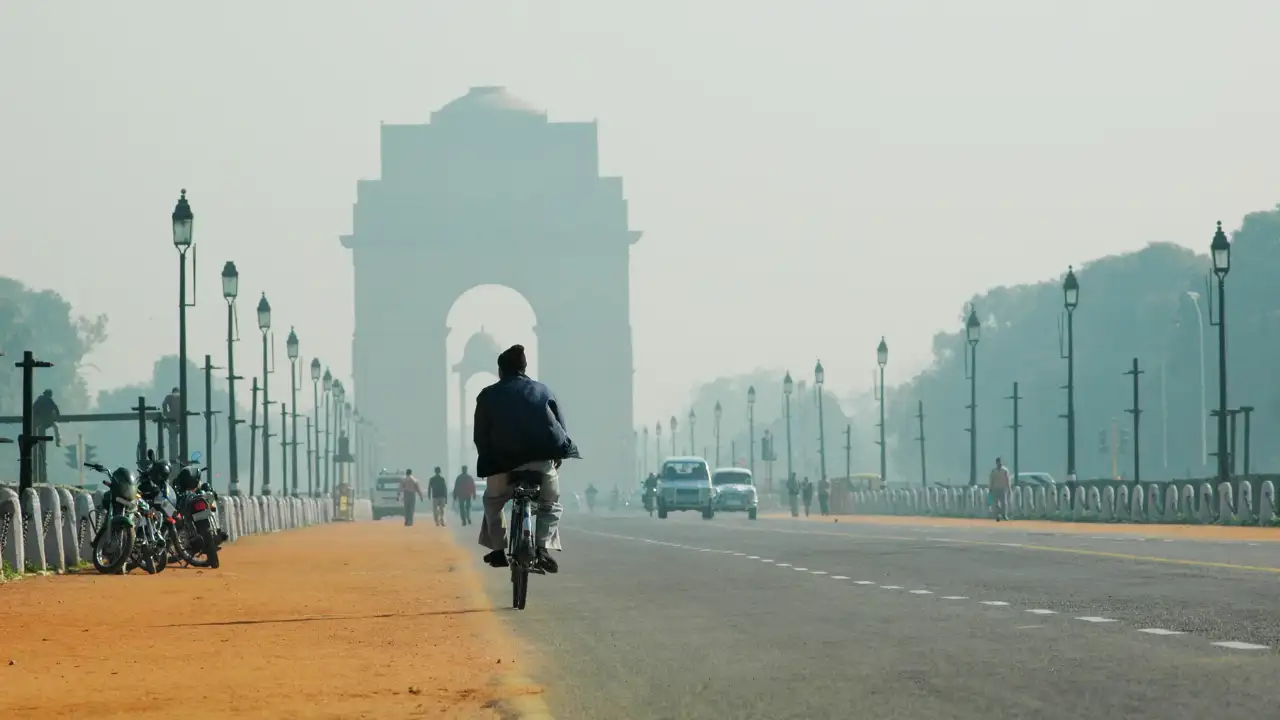 You Can’t Treat a Lung by Cleaning One Nostril”: Why Delhi’s Pollution Crisis Needs an Airshed Approach, Chandra Bhushan Suggests