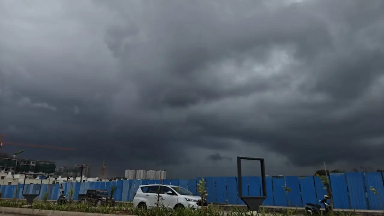 Hyderabad Weather Today: Cyclone Montha Leaves Trail of Heavy Rain; Flights, Rail and Road Traffic Disrupted – Check Forecast