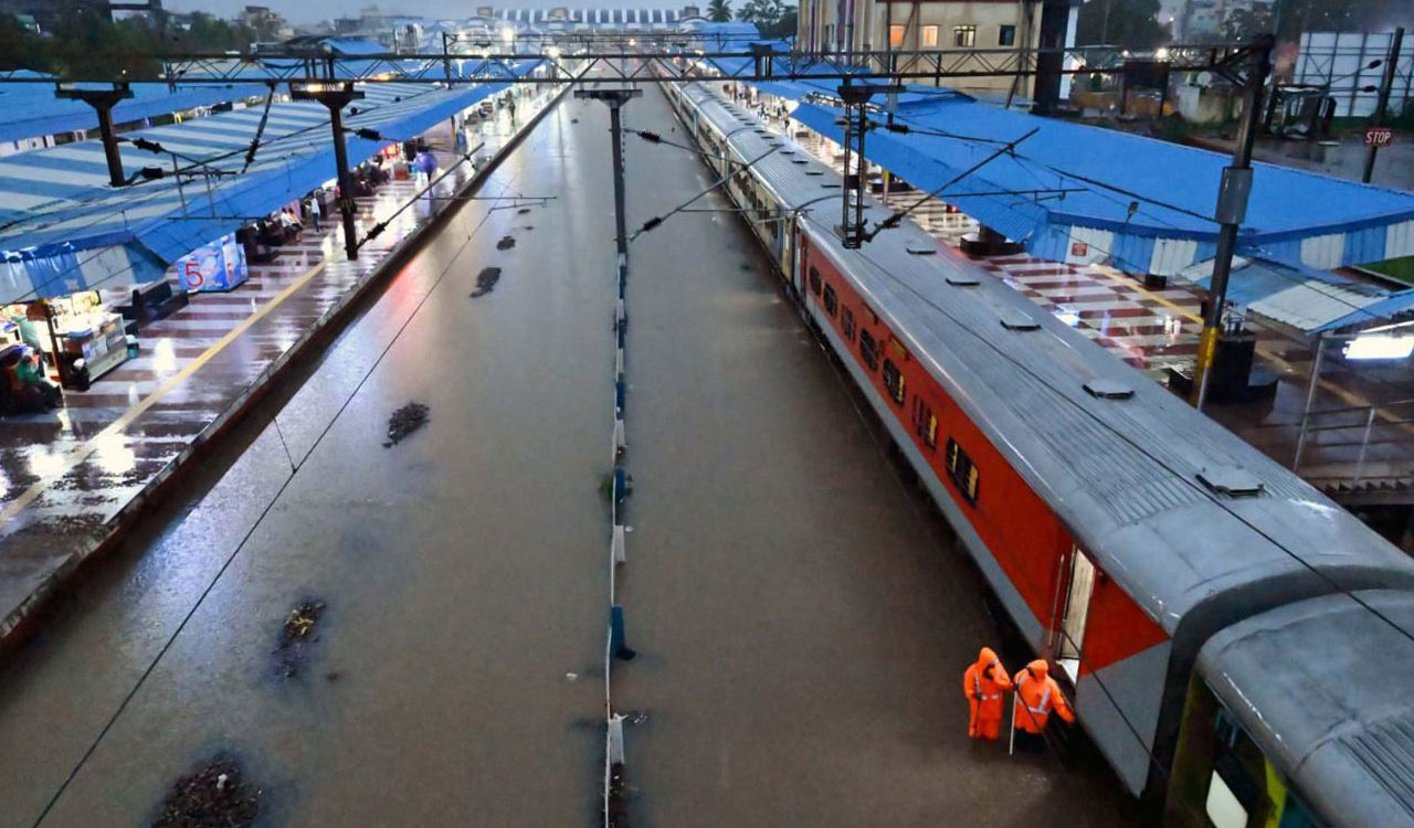 Cyclone Montha batters Telangana; One killed, another missing as floods disrupt life across districts