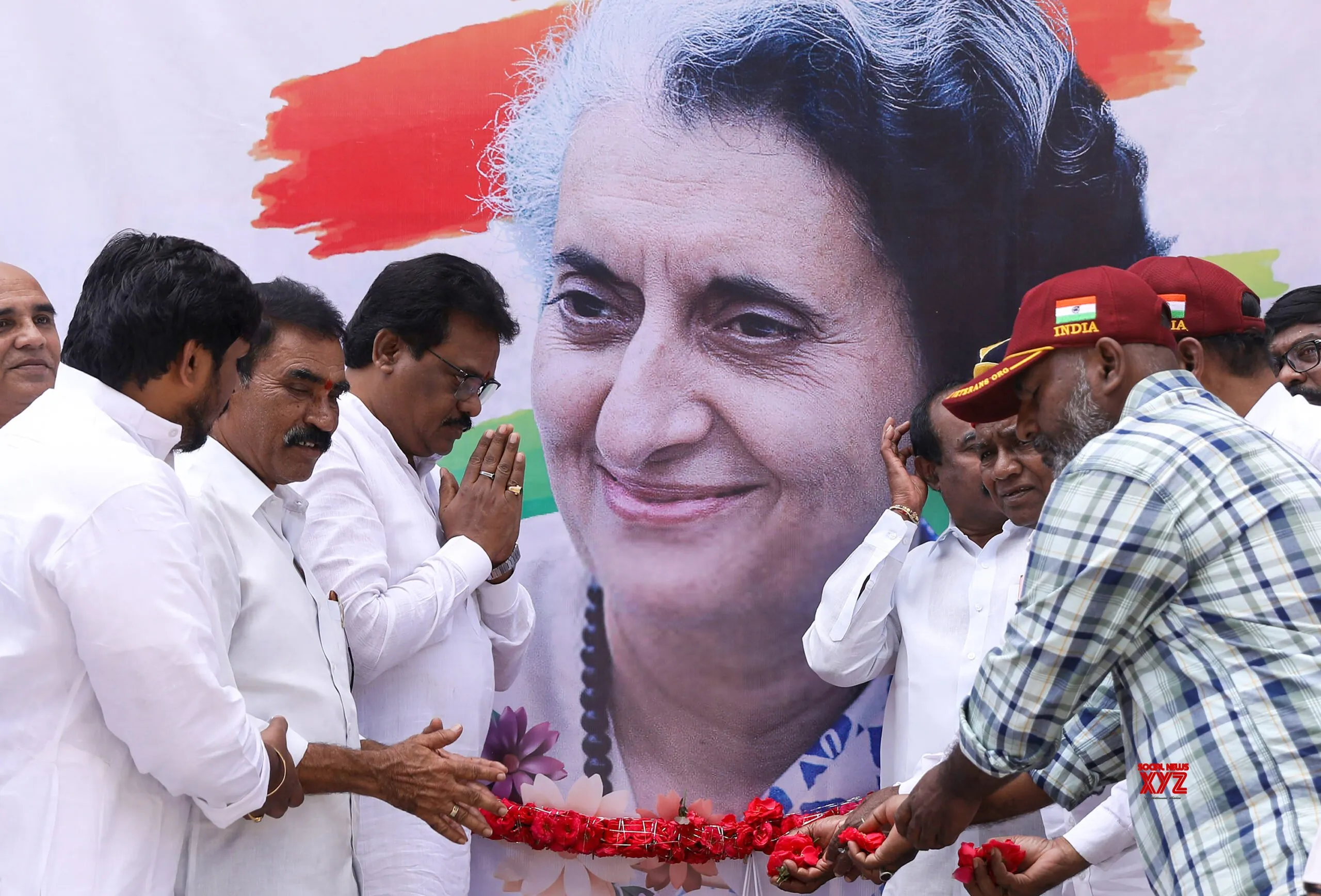 Hyderabad: TPCC President Pays Tribute to Indira Gandhi #Gallery