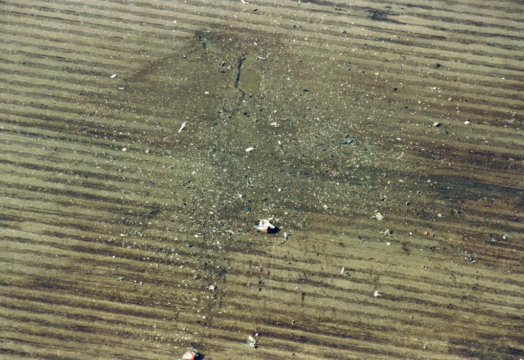 68 people killed when American Eagle plane bound for O'Hare crashes in an Indiana field