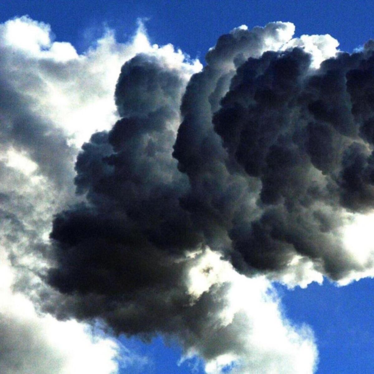 Rising heat killing one person a minute, major report on climate crisis finds