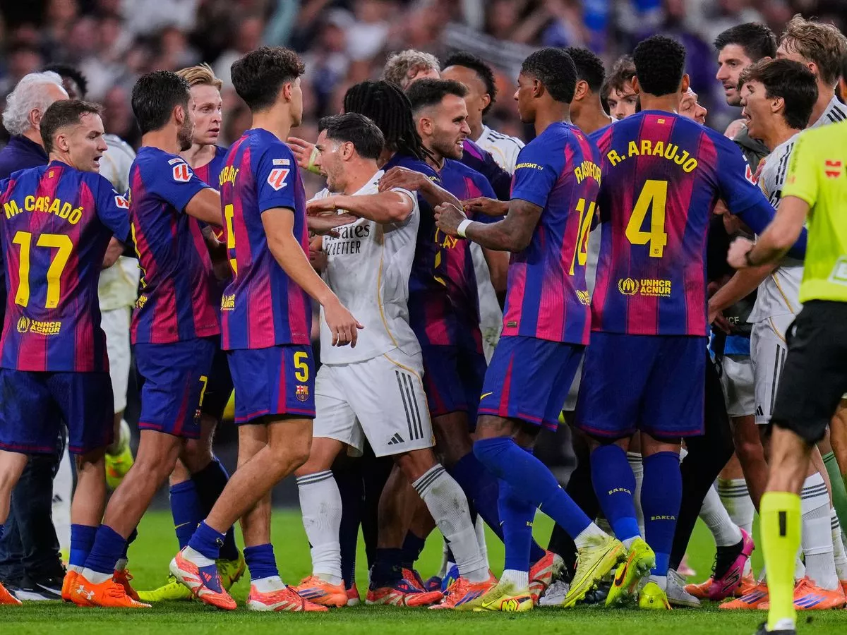 Late Barcelona red card vs Real Madrid sparks melee as benches clear in Clasico