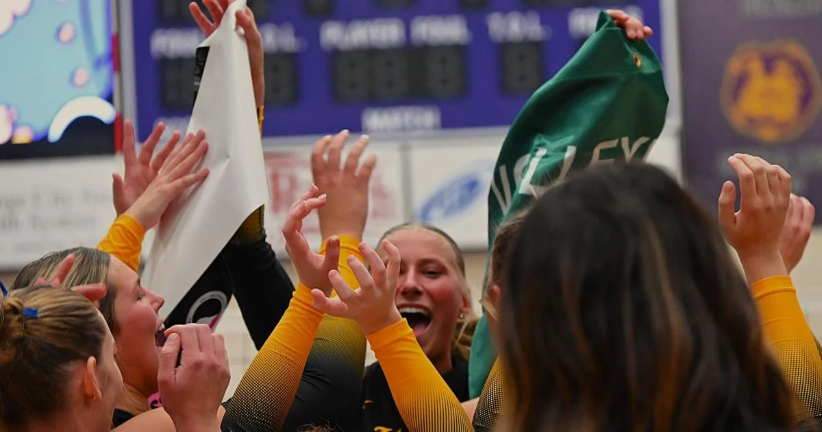 Hinton clinches state tournament berth, beats E-Hawks