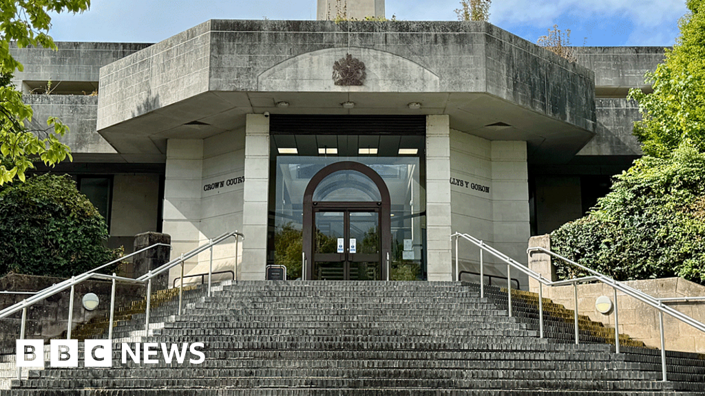 Juror jailed after web search halts murder trial