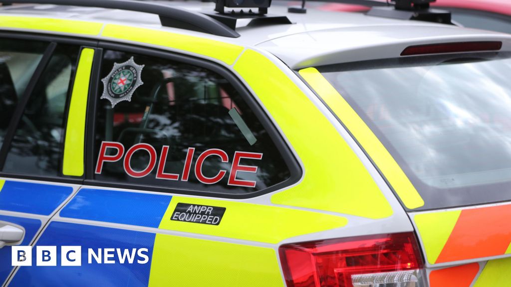Police car windscreen smashed by youths