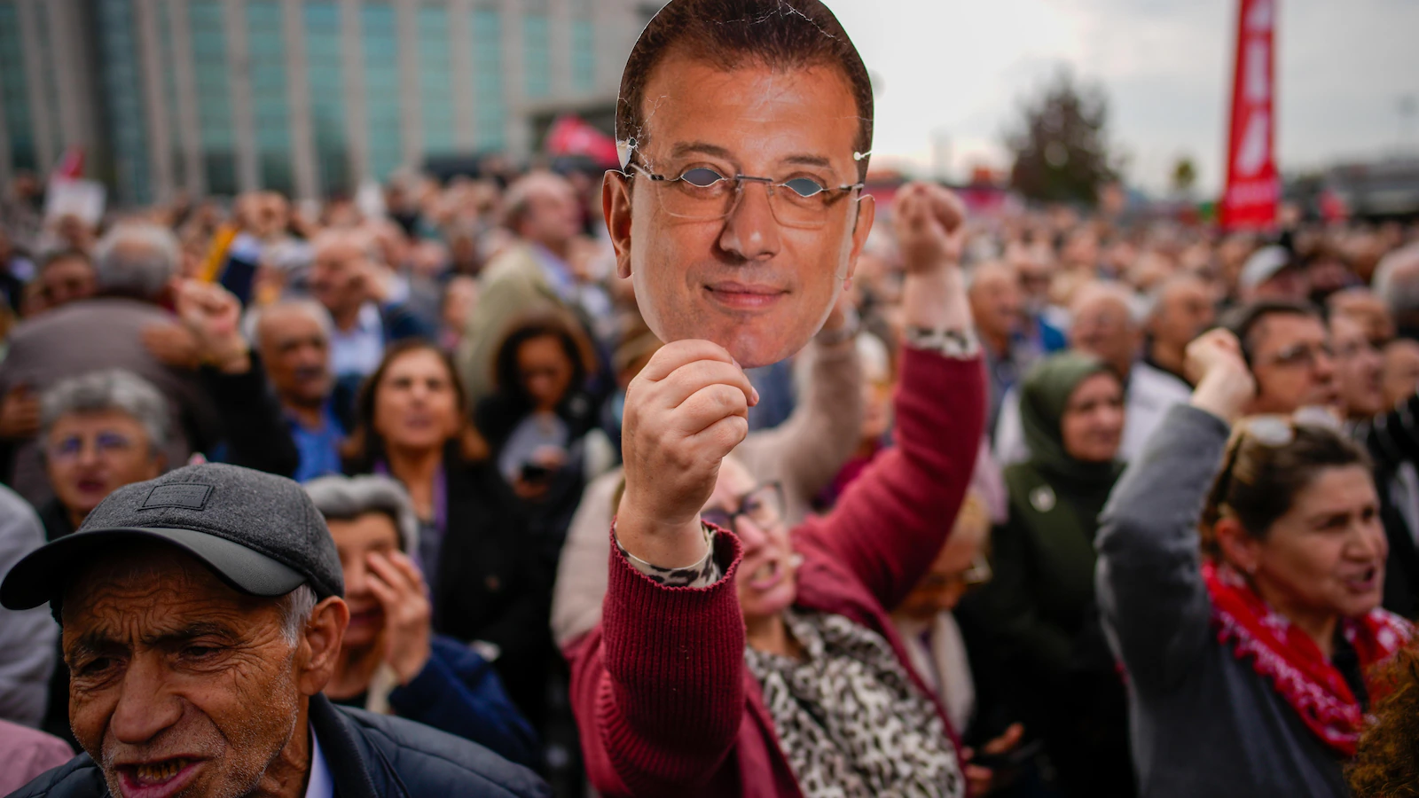 Imprisoned mayor of Istanbul is to be questioned over espionage charges