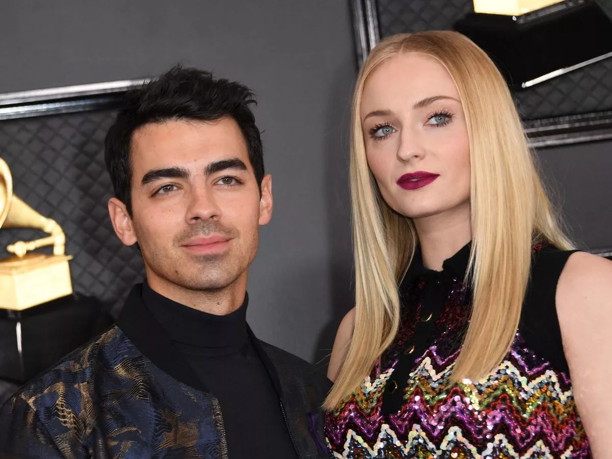 Sophie Turner 'cries' over message from Chris Martin as Joe Jonas link revealed