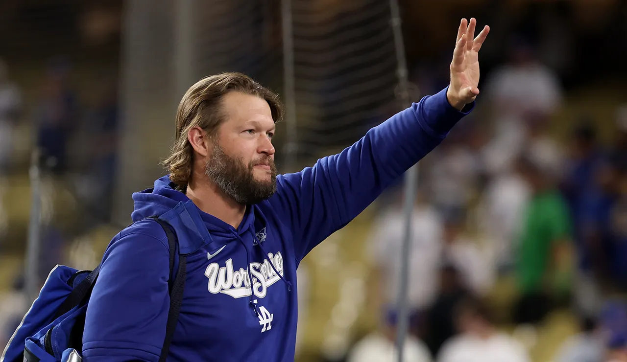 Clayton Kershaw takes in final moments at Dodger Stadium