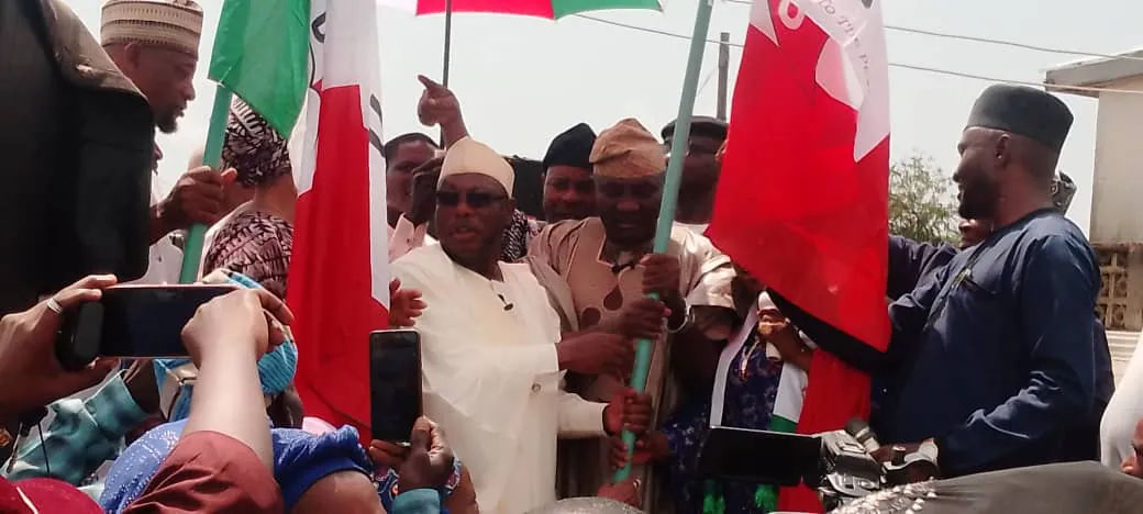 Ex-Kwara lawmaker, Saheed Popoola, defects to PDP