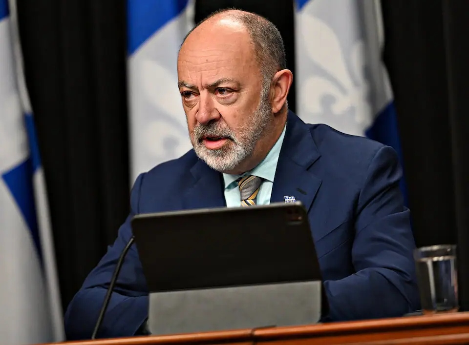 Loi 2 adoptée par bâillon: les étudiants en médecine poursuivent l’État