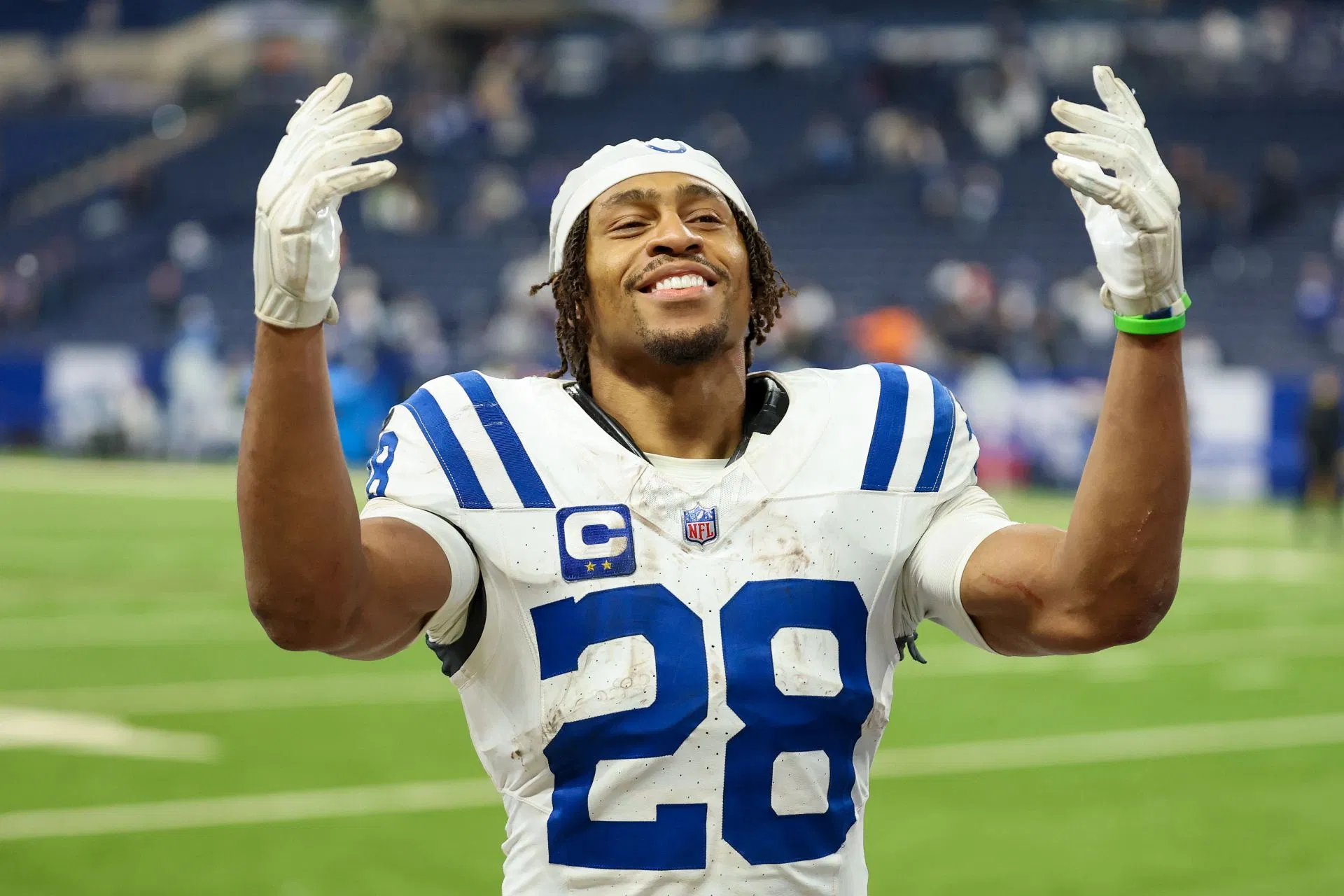 "Out here rewriting history like it’s casual homework": NFL fans react as Jonathan Taylor inches closer to Jim Brown's historic record