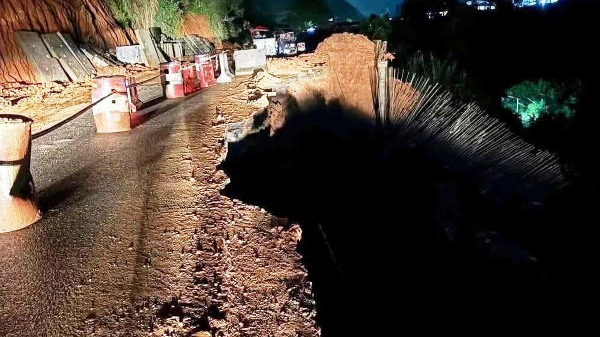 Portion of Kochi-Dhanushkodi NH caves in, results in mudslip