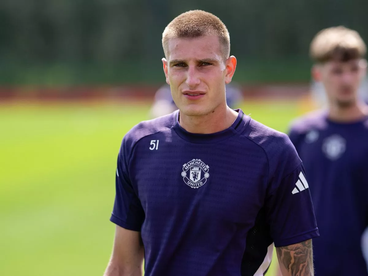 Manchester United confirm academy tribute following death of Rhys Bennett's father