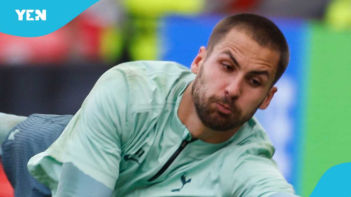 Ex-Premier League goalkeeper calls time on career at 26 to pursue photography