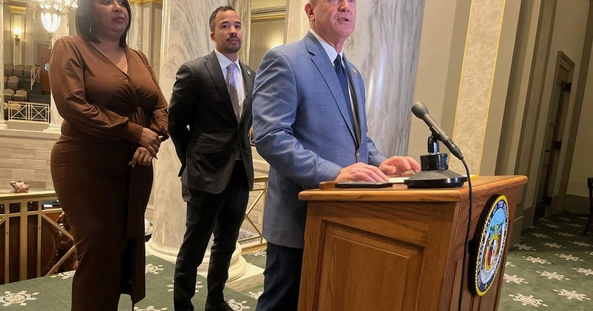 Top Missouri Democrat blasts governor over SNAP cutoff