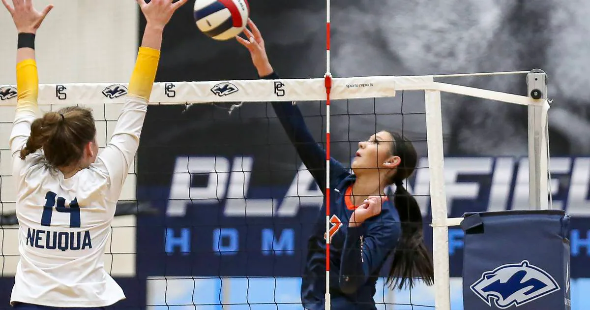 Dayton recruit Hannah Herrick’s 22 kills power Oswego past Neuqua Valley to third straight regional title