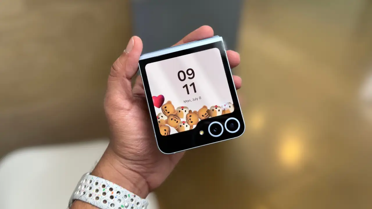 Samsung Galaxy Z Flip 6 Price Drops By Rs 42,000 On Amazon, Now Available For Rs 67...