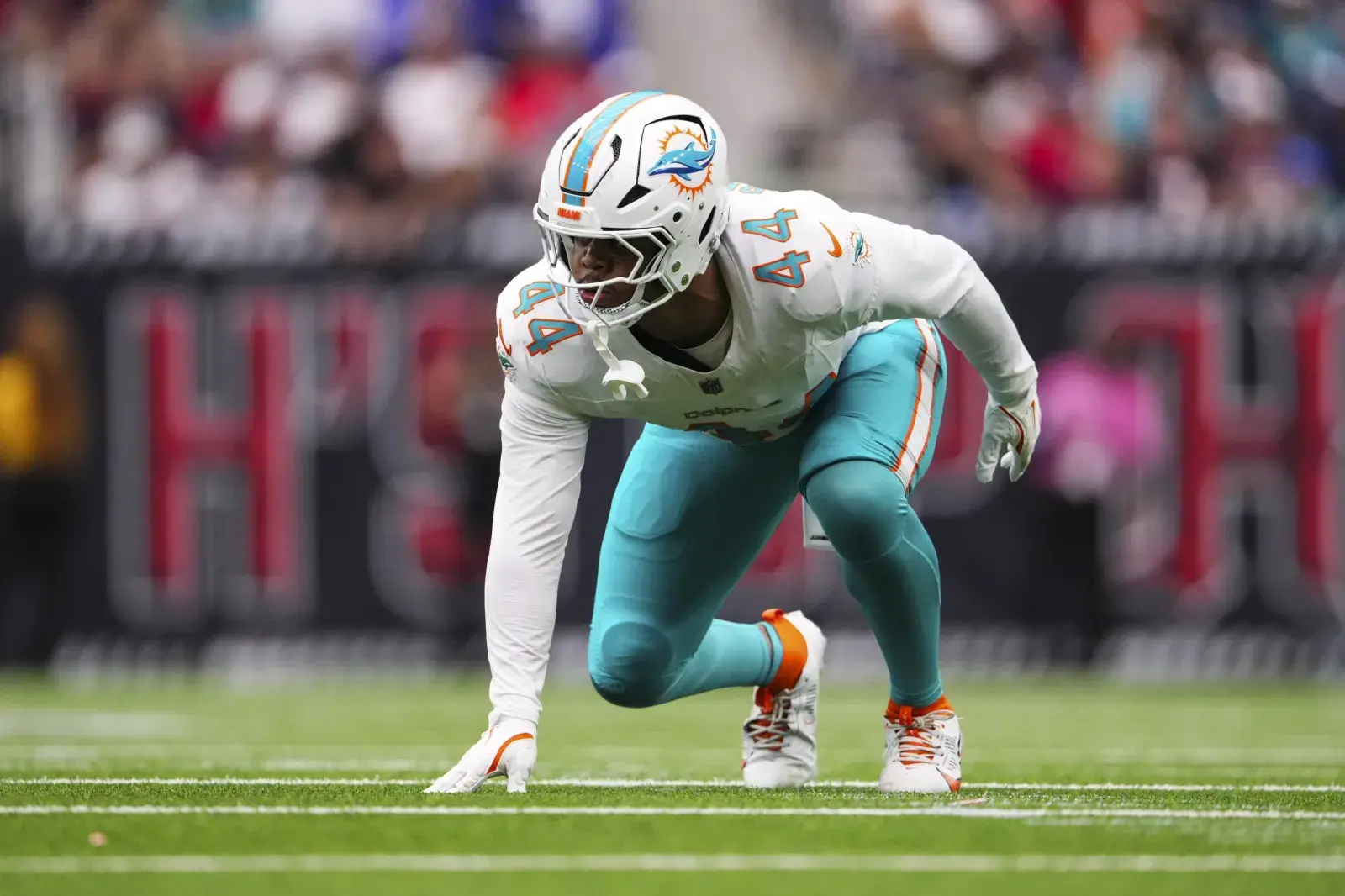 Dolphins' Chop Robinson Exits Game With Apparent Concerning Head Injury