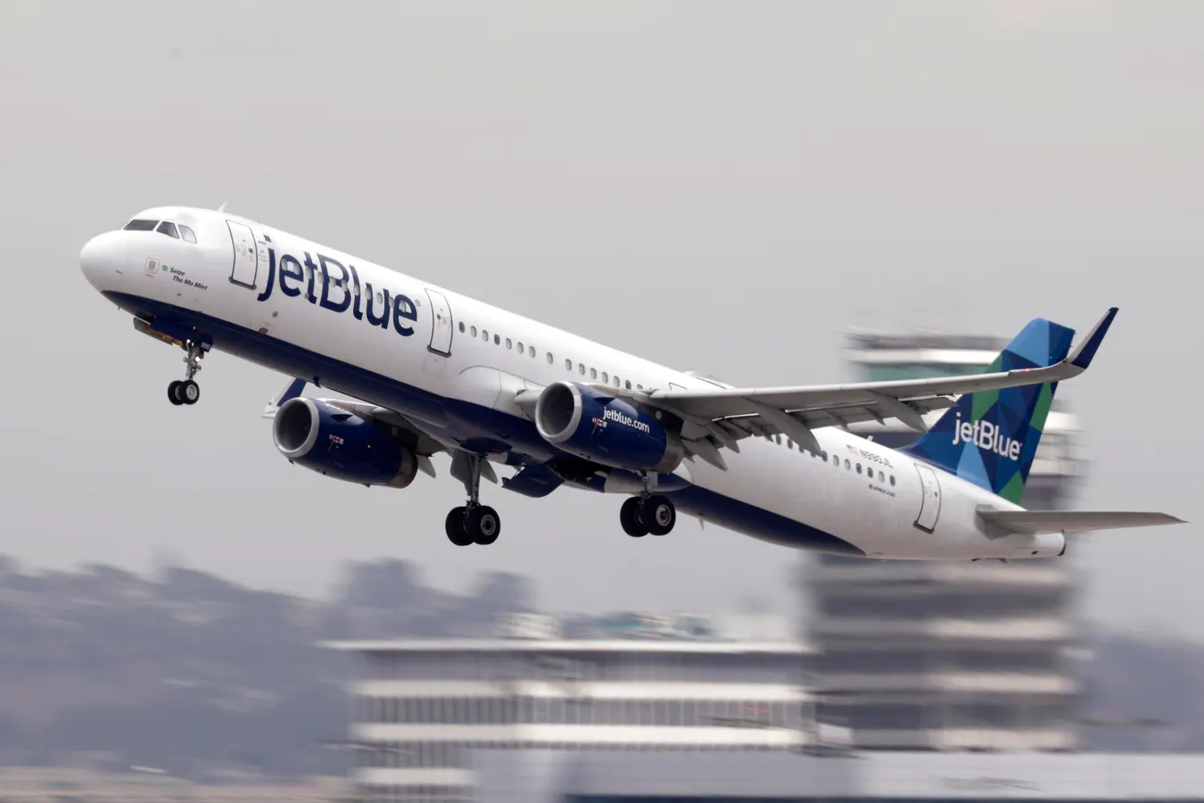 JetBlue’s Stock Tanks On Weak Outlook And Concerns Over Higher Costs