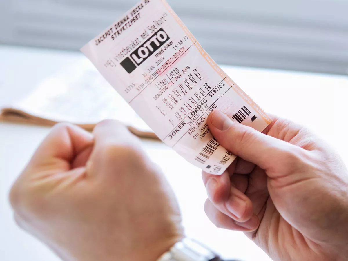 'We won big on the lottery but we'd do anything to get our old life back'