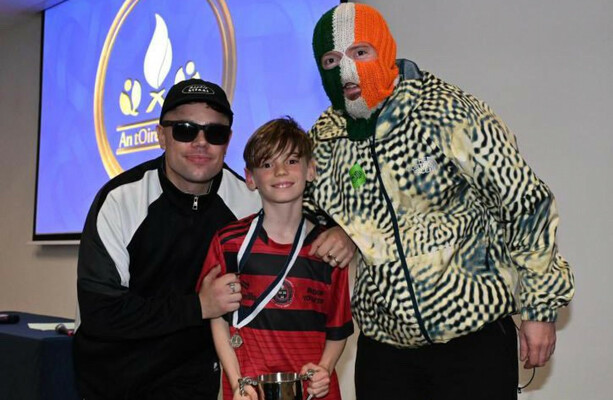 Moglaí Bap agus DJ Próvaí ó Kneecap ina moltóirí ar chomórtas rap cheol an Oireachtais